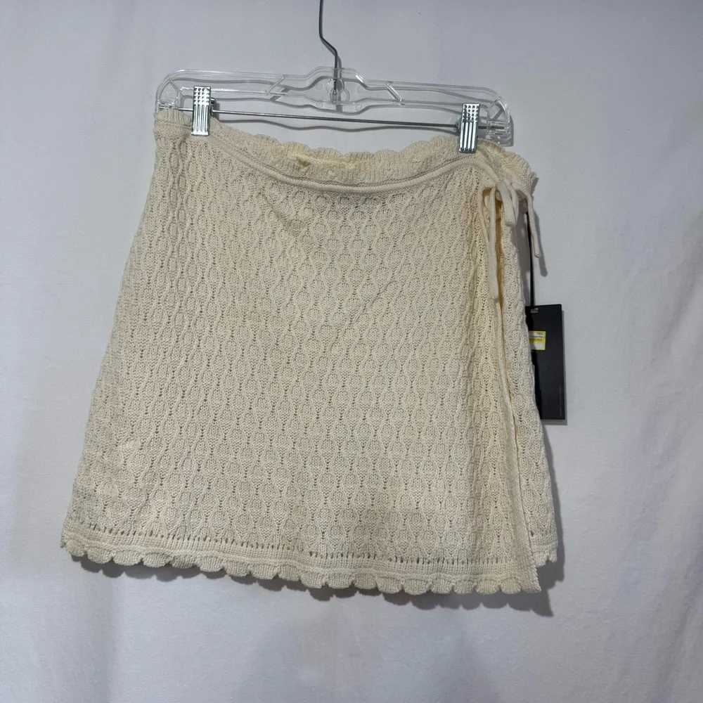 Cream Sleeveless Knit‎ Vest and Skirt Set